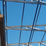 Perbandingan baja ringan dan kayu untuk rangka atap rumah